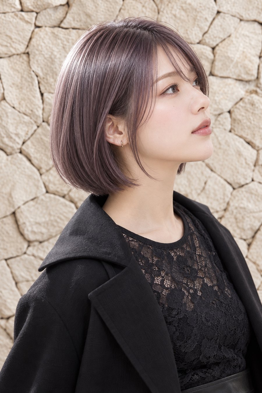 レースとレザーに似合う艶やか前下がりボブ(ヘアスタイルのイメージ)