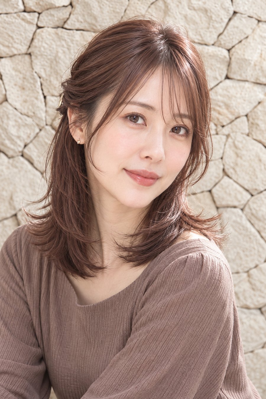 くびれミディアムを秋らしく 広がりやすい髪に艶とやわらかさ(ヘアスタイルのイメージ)